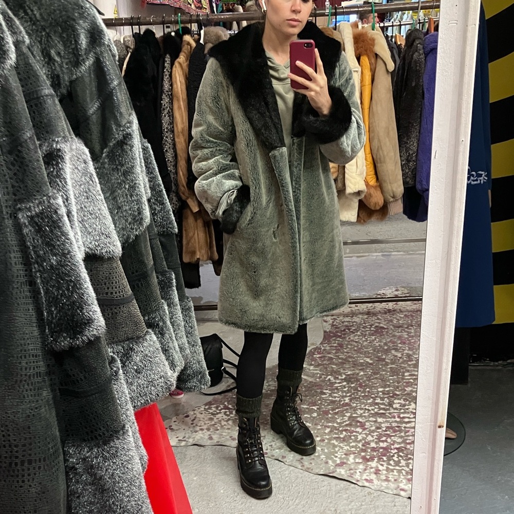 Vintage 70s - 80s Fluffy Hooded Faux Fur Coat